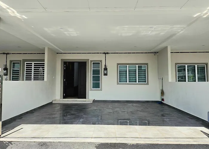 Air-Home No 28 Simpang Near Aulong Econsave, 3Br, 7Pax, Netflix